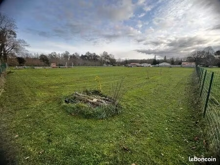 terrain constructible de 5 525m2