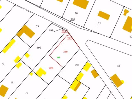terrain constructible de 706m²