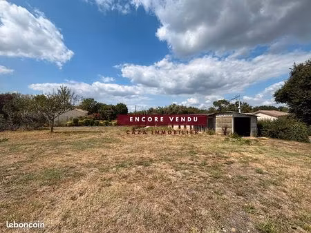 terrain 856 m² camarsac