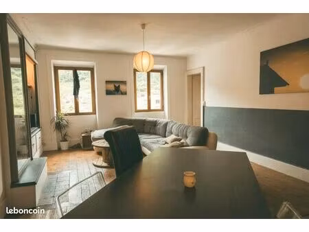 appartement f4 - 119m2 - 3 chambres - centre ville de salins les bains