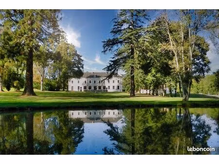 domaine confidentiel de 13 ha – ancienne abbaye du xiie  transformée en demeure d’exceptio
