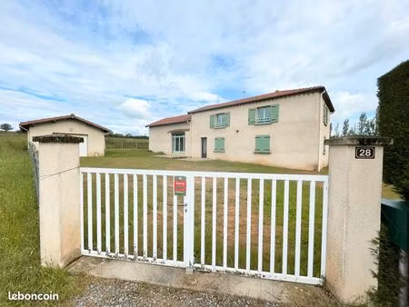 a vendre maison de 137 m² sur 779 m² de terrain ( avec possibilité d' acquérir 9935 m² sup