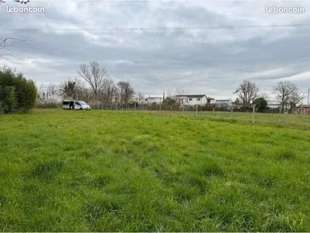 terrain à bâtir de 1800 m2