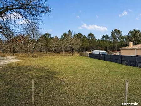 terrain constructible viabilisé 1005 m² - naujac-sur-mer