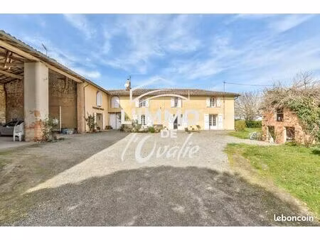 maison 9 pièces 240 m²