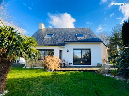 maison offrant de belles prestations - 7 pièces 147m² - sur un terrain de 1300m2 clos et v