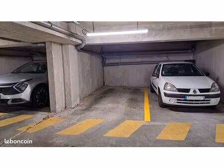 parking couvert et sécurisé court ou long séjour