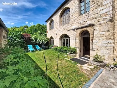 maison 9 pièces 275 m²