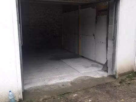 garage / box de stockage à louer- estouy