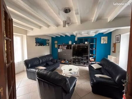 grande maison familiale de 200 m² avec jardin et dépendances