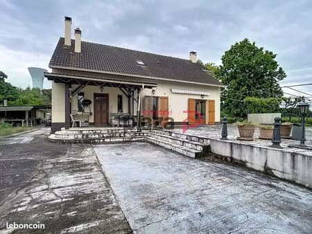 maison 7 pièces 213 m²