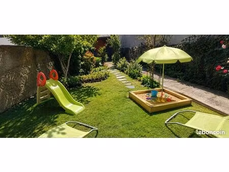 grande maison de ville rénovée avec agréable jardin au calme sans vis-à-vis