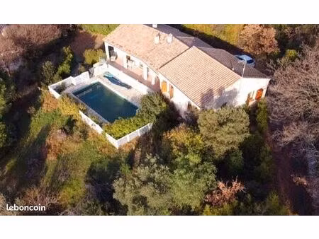 villa avec piscine et terrain a rénover totalement suite incendie