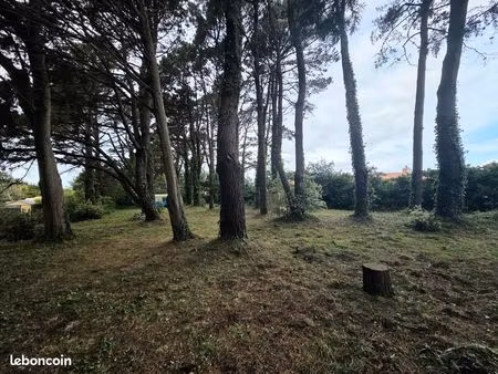 terrain de loisir (500 mètres de la plage)