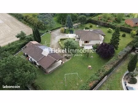 propriété 4 pièces 137 m²