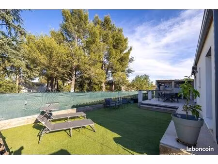 villa 4 pièces 95 m²