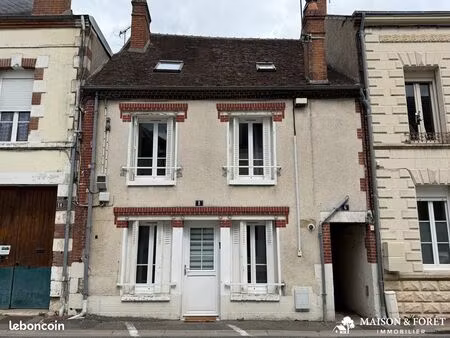 immeuble 155 m² gien