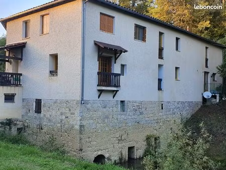 moulin et dépendances