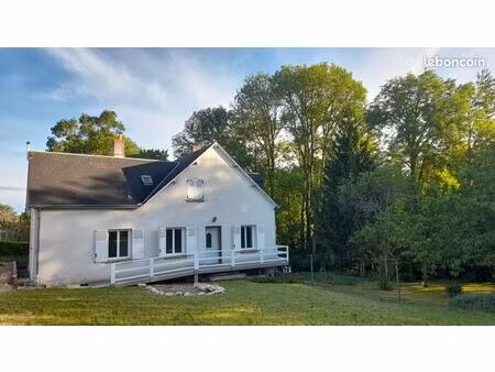 maison familiale dans un cadre verdoyant au calme