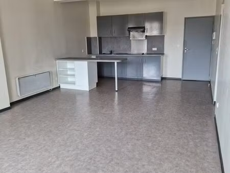 appartement t3 spacieux proche commodités dans immeuble tranquille