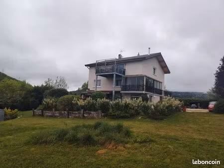 appartement dans maison  88m2  véranda  jardin privatif  parking  garage