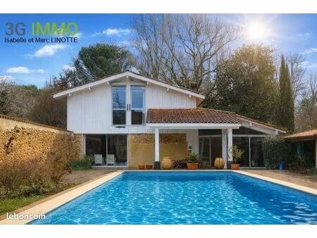 propriété  deux maisons  terrain 9000 m²  piscine  ferme