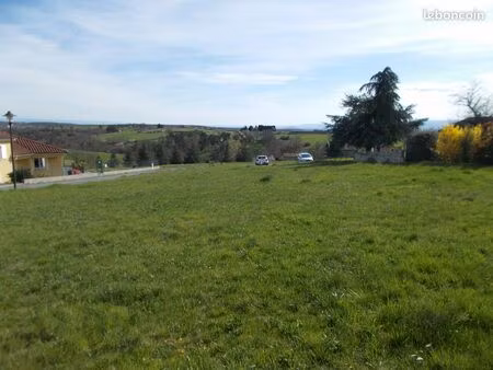 terrain constructible et viabilisé de 1200 m2