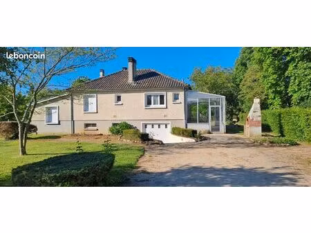 ensemble immobilier maison à rénover dépendances grand terrain
