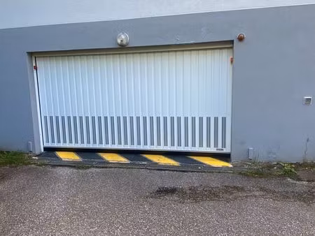 location garage fermé sécurisé – 15 m² – gières
