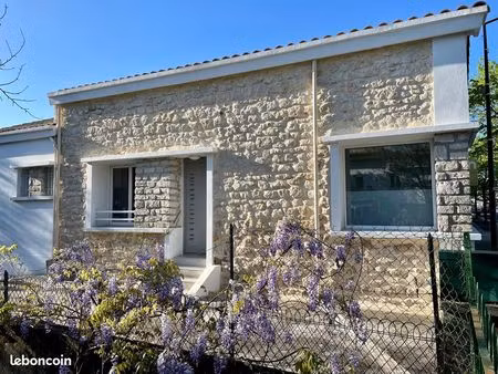 maison de caractère rénovée avec local commercial loué