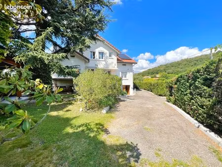 maison 8 pièces 181 m²