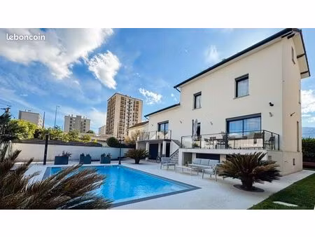 maison 6 pièces 180 m²