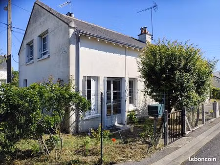 loue à loches maison meublée à l'année de 82 m2 environ sur petit terrain