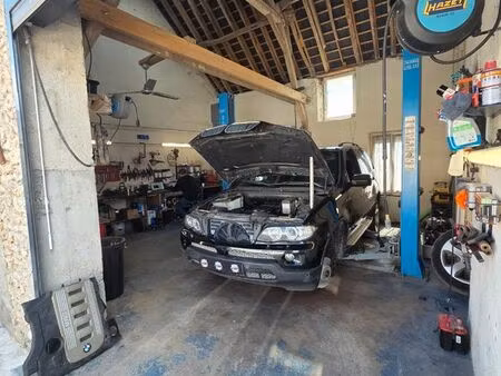 garage automobile avec habitation et appartement