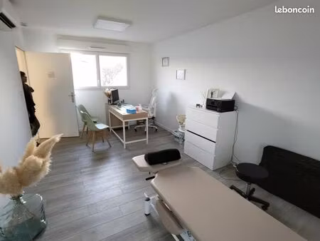 bureau dans cabinet paramedical