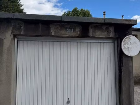 garage fermé / box de 15 m² – saint-martin-d'hères