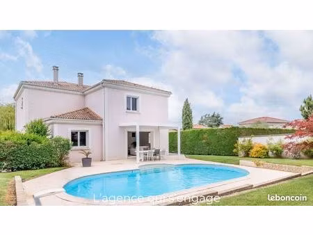 villa 8 pièces 180 m²