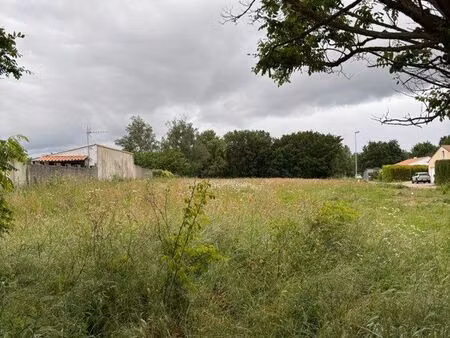 terrain à construire (1210 m2)au champsiome 44860 pont saint martin. trés bien situé proch