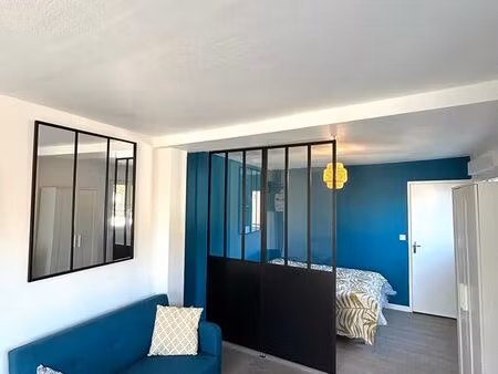 studio meublé lumineux avec balcon - centre-ville briare