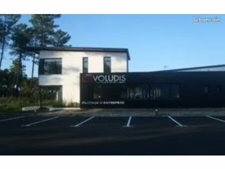 bâtiment de bureaux moderne + terrain constructible 2500m² / emplacement premium mont-de-m