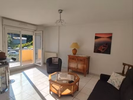 t2 meublé avec terrasse