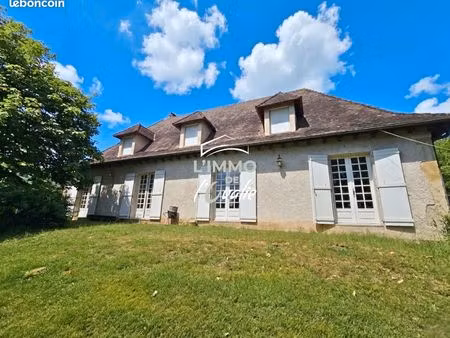 maison 9 pièces 230 m²