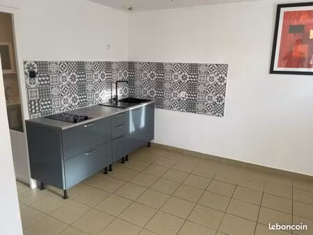 t1 avec garage et parking