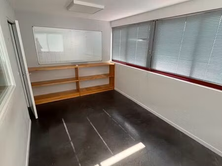 local professionel 70m2