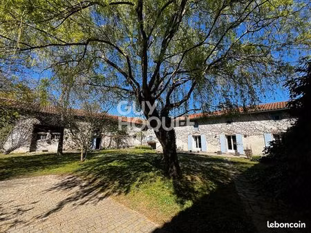 propriété 5 pièces 232 m²