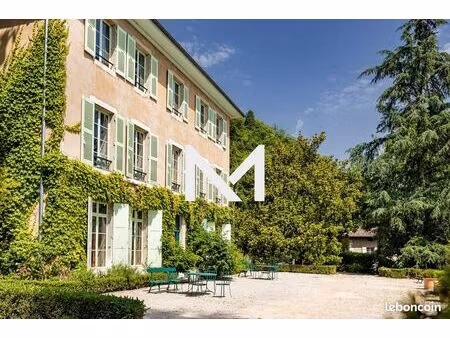 maison 16 pièces 761 m²