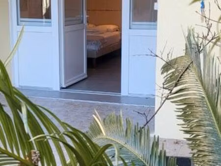 studio en rez-de-chaussée