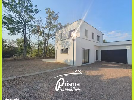 très belle prestation cette maison contemporaine 6 pièces avec garage double