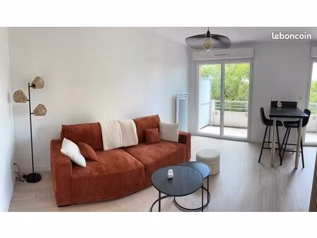 ◊ superbe t2 meublé de 42 m² – refait à neuf – dernier étage  terrasse sans vis-à-vis  pis