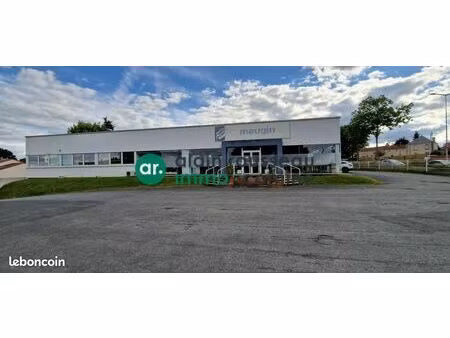 local commercial 1450 m² cholet